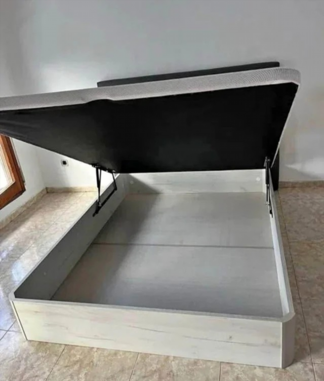 Cânapes e Colchões novos ao melhor preço. Colchões de 25cm e 30cm de espessura, viscoelásticos, com molas, colchão que se adapta completamente ao corpo. Cânape de madeira com base estofada em tecido 3D respirável, com 33cm de altura e grande capacidade interior. Cores disponíveis: BRANCO, CEREJA, WENGÊ, CAMBRIAN E ÁRTICO.