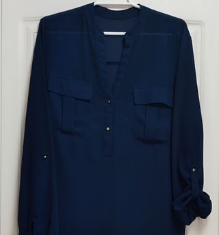 Zara. Blusa azul marino. Talla M