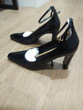 Zapatos tacón charol Zara negros