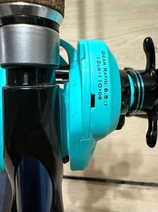 Combo Caña y Carrete Baitcasting Azul