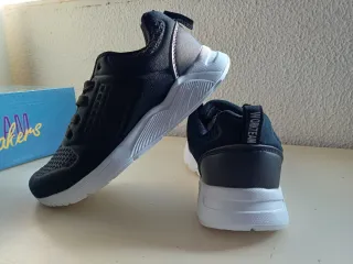 Deportivas negras tejido sintético