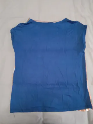 Blusa estampada azul y naranja