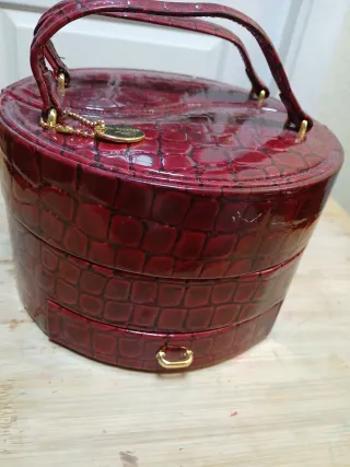 Joyero grande rojo con compartimentos