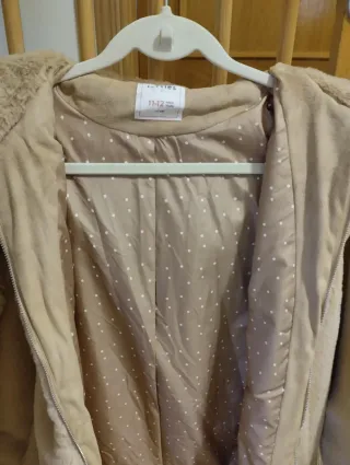 Chaqueta pelo beige con capucha