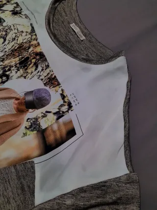 Blusa gris y blanca con estampado