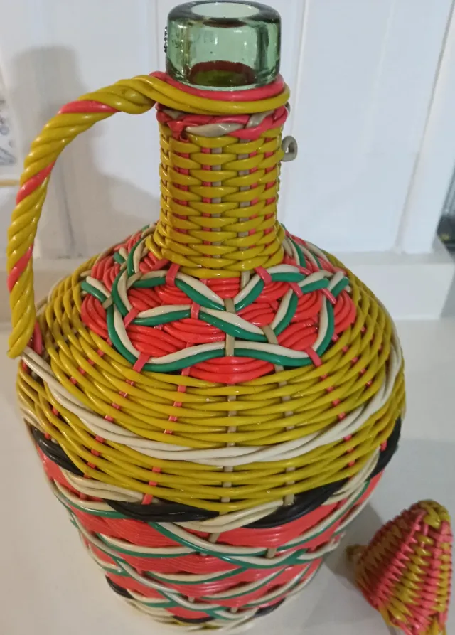 Damajuana rivestita con manico e tappo