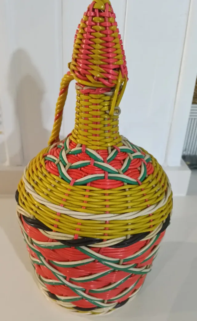 Damajuana rivestita con manico e tappo