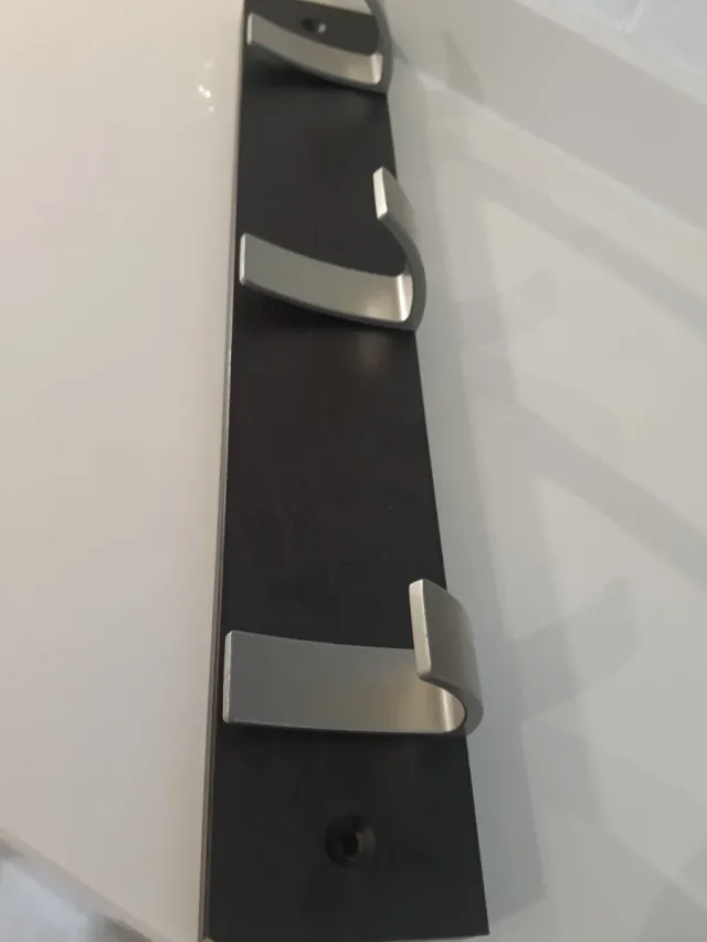 Appendiabiti in legno e metallo