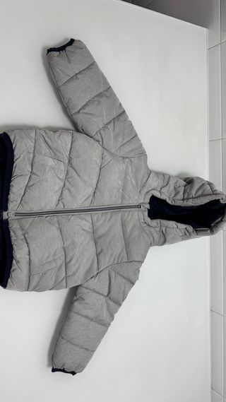 Chaqueta gris acolchada suave bebé 18 meses.