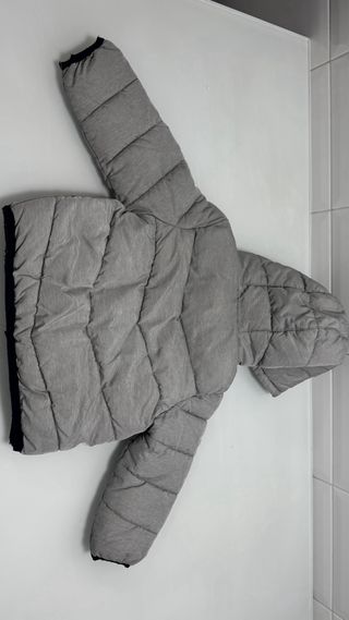 Chaqueta gris acolchada suave bebé 18 meses.