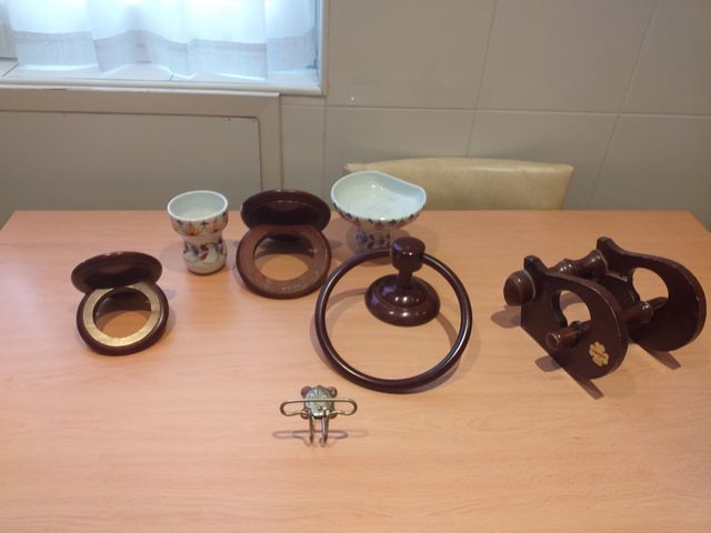 Accesorios baño madera y cerámica