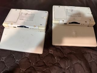 2 Nintendo DS Blancas reparar o piezas colección