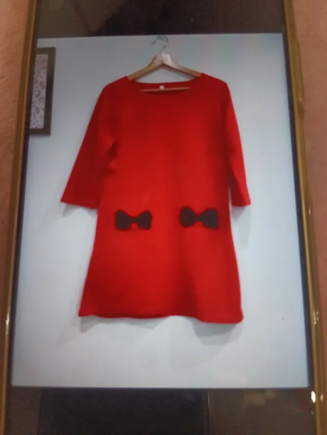 Vestido rojo con lazos negros