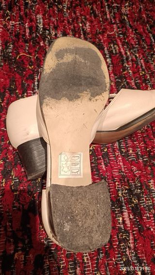 Zapatos beige T-strap tacón 3€