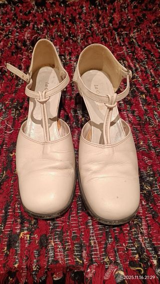 Zapatos beige T-strap tacón 3€