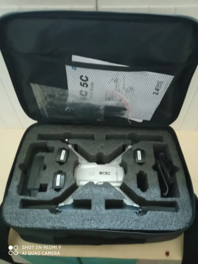 Dron con telecamera e 3 batterie