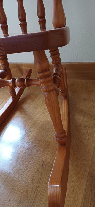 Mecedora infantil de madera