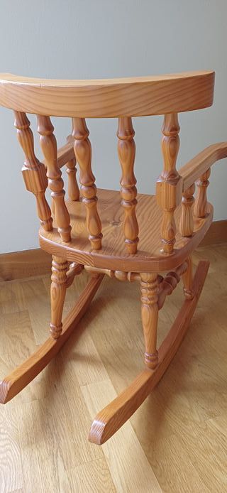 Mecedora infantil de madera