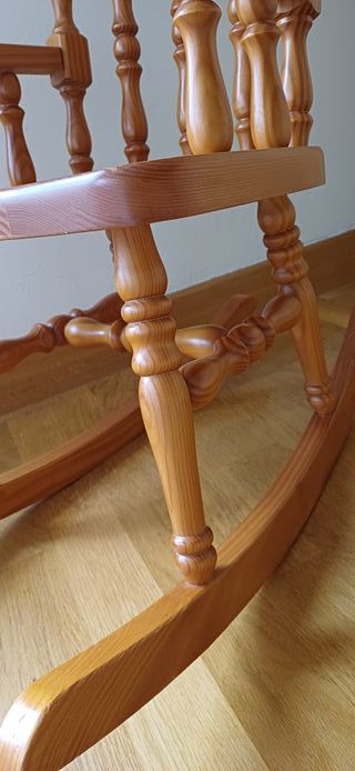 Mecedora infantil de madera