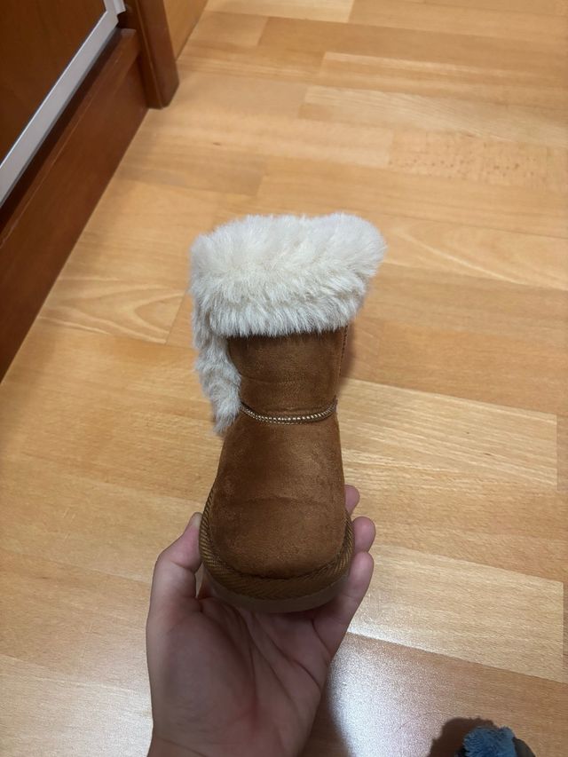 Botas niña marrones con pelo