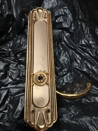 Manilla dorada para puerta