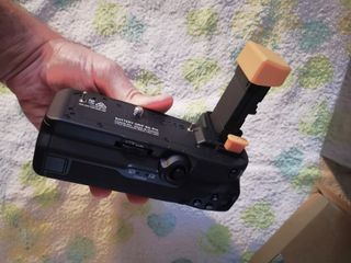 Impugnatura porta batteria Canon BG-R10