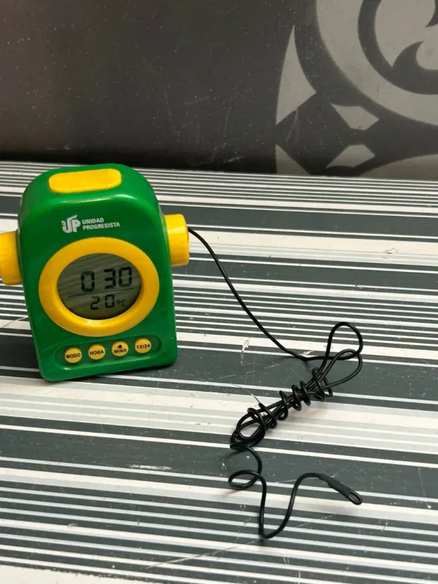 Radio reloj despertador parlante