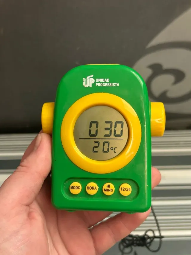 Radio reloj despertador parlante