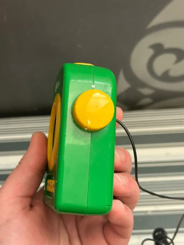 Radio reloj despertador parlante