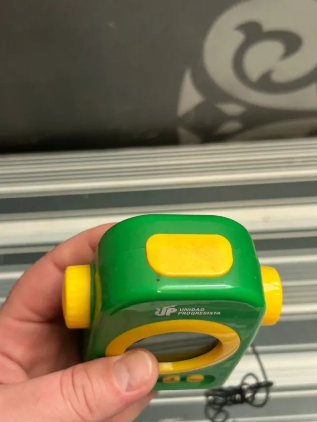 Radio reloj despertador parlante