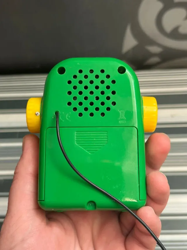 Radio reloj despertador parlante