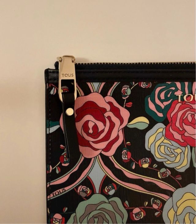 Cartera Tous floral multicolor.