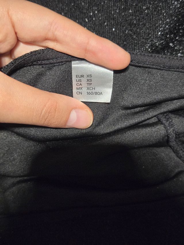 Vestido corto negro con brillos H&M talla XS