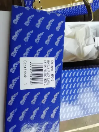 Manillas doradas para puerta