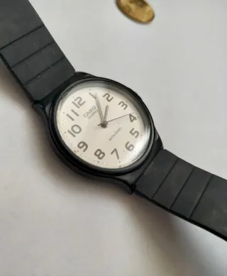 Casio MQ-24 Orologio Nero Quadrante Bianco