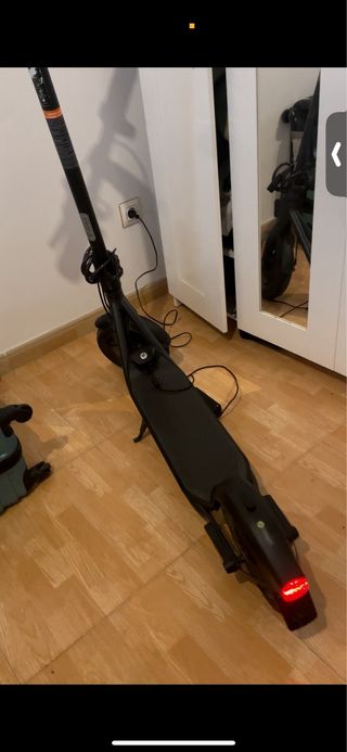 Patinete eléctrico negro