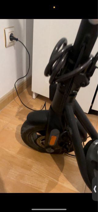 Patinete eléctrico negro