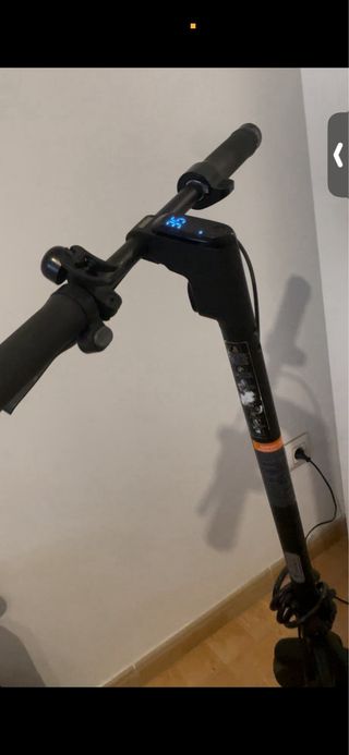 Patinete eléctrico negro