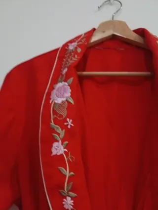 Bata roja bordada con bolsillos talla única