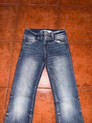 Pantalones vaqueros Bershka campana talla M