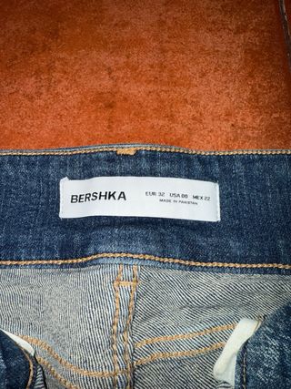 Pantalones vaqueros Bershka campana talla M