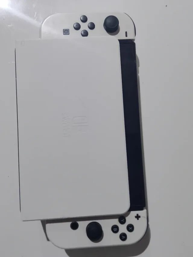 Nintendo Switch OLED Bianca + 3 Giochi