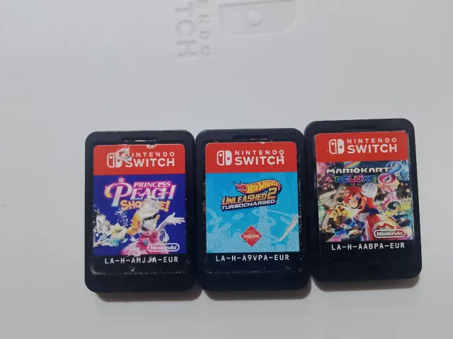 Nintendo Switch OLED Bianca + 3 Giochi