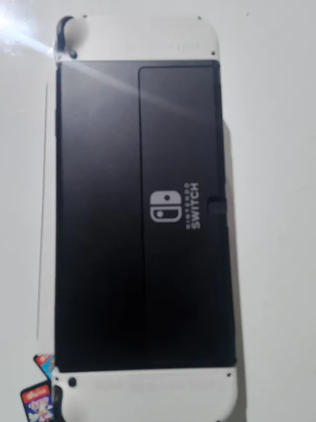 Nintendo Switch OLED Bianca + 3 Giochi