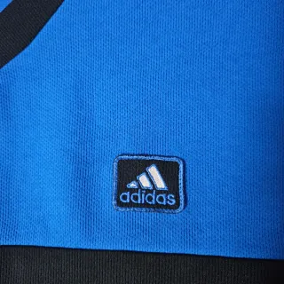 Camiseta Adidas Azul y Negra. Cuello pico