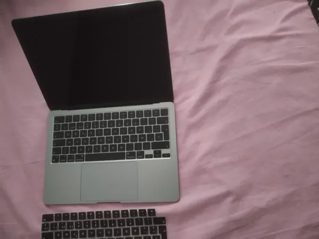 MacBook Air (13-inch, M3, 2024)