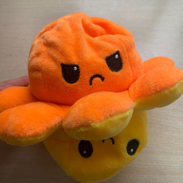 Peluche Pulpo Reversible Naranja