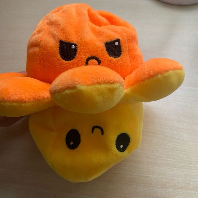 Peluche Pulpo Reversible Naranja