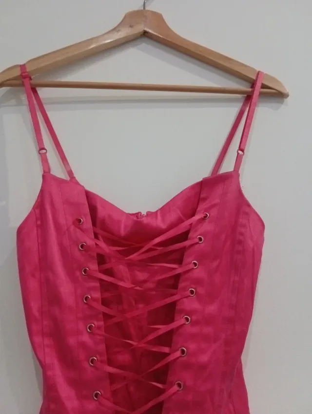 Corsé rosa con cordones precioso