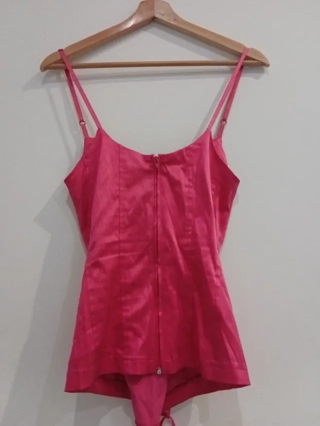 Corsé rosa con cordones precioso